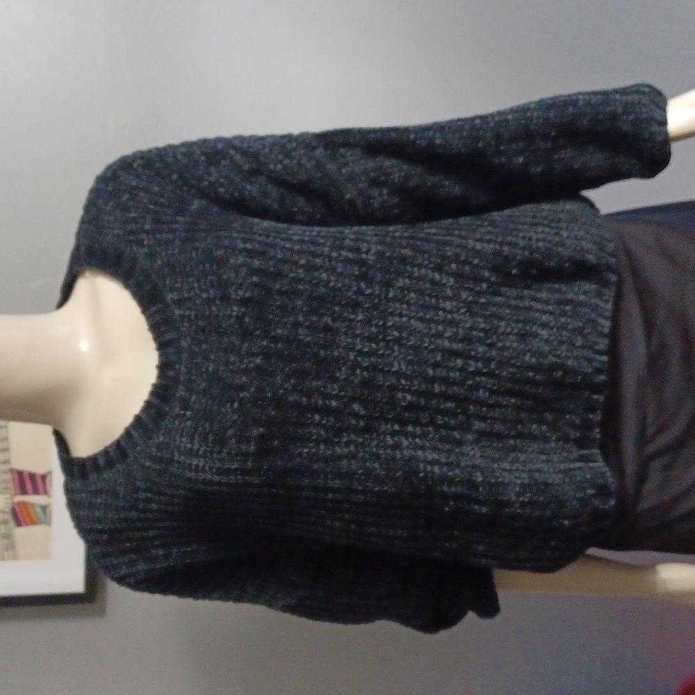 Billabong crew neck long sleeve crop chenille sweater in Black